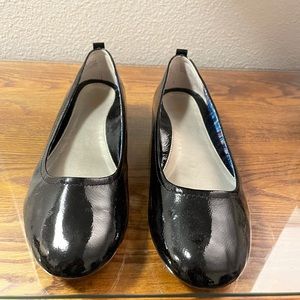 Aetrex flats black crinkled